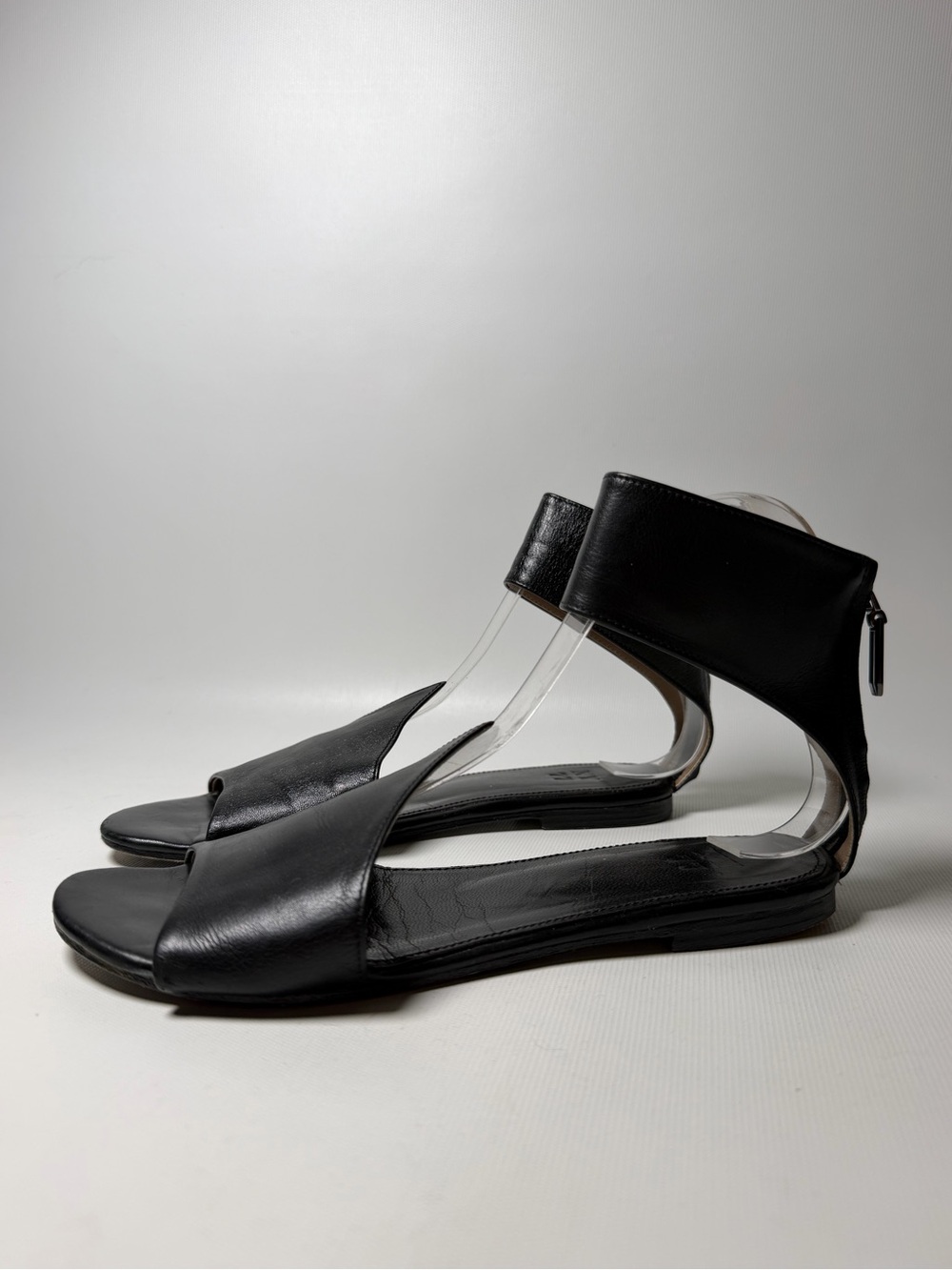 NY77 Design Sandals - sz 38
